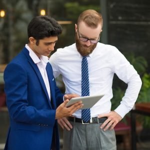 pensive-concentrated-managers-standing-modern-cafe_1262-17088